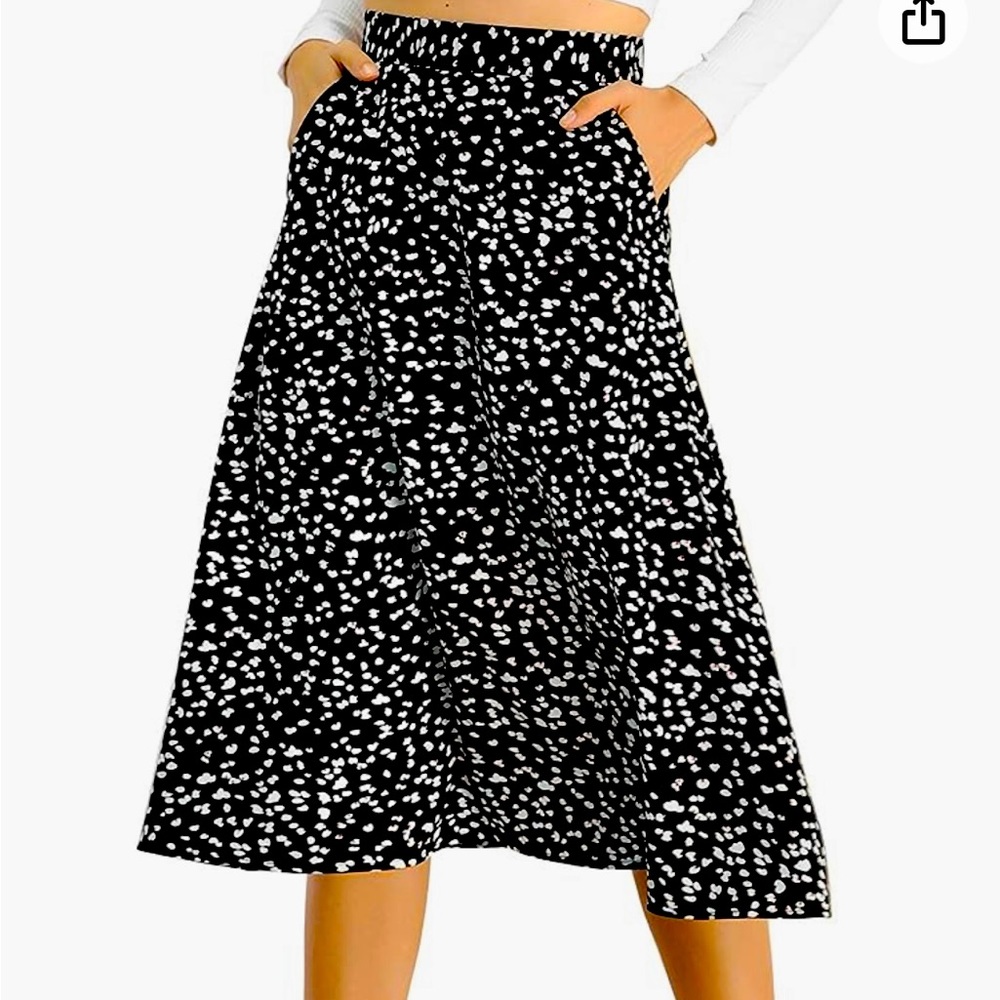 Great summer skirt with pockets! Size - M